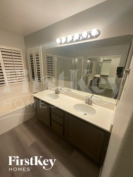 Building Photo - 10712 Silver Pyramid Ct