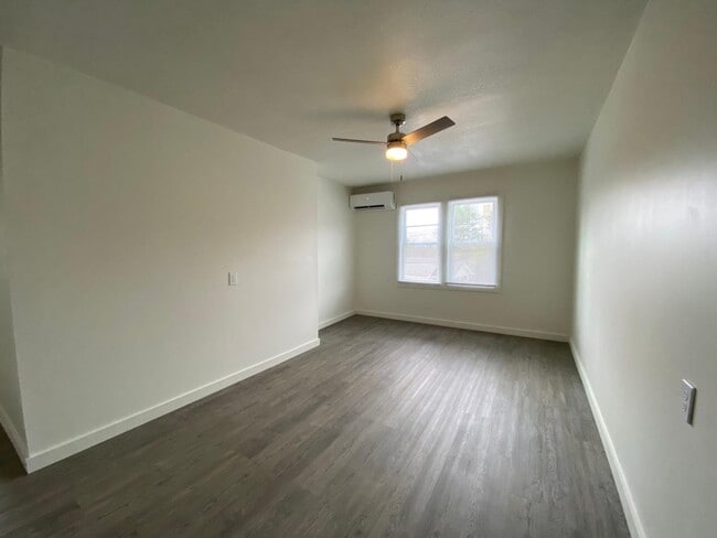 Building Photo - 213 Carroll Dr