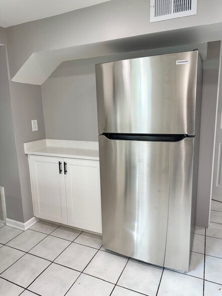 Building Photo - 4200 N Damen Ave