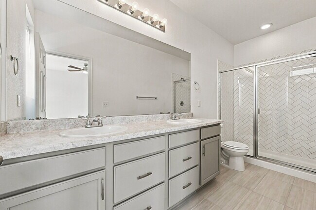 Building Photo - $2,495.95 - 3 Bed, 2.5 Bath Townhome in Aurora with Central AC and In Unit Laundry!