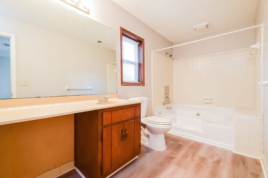 Building Photo - 4902 N Redan Cir