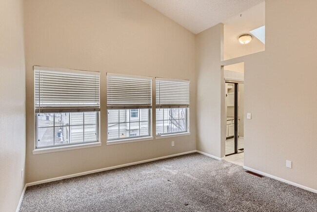 Building Photo - 3 Bedroom 3 Bath in Littleton next to horseshoe park!!