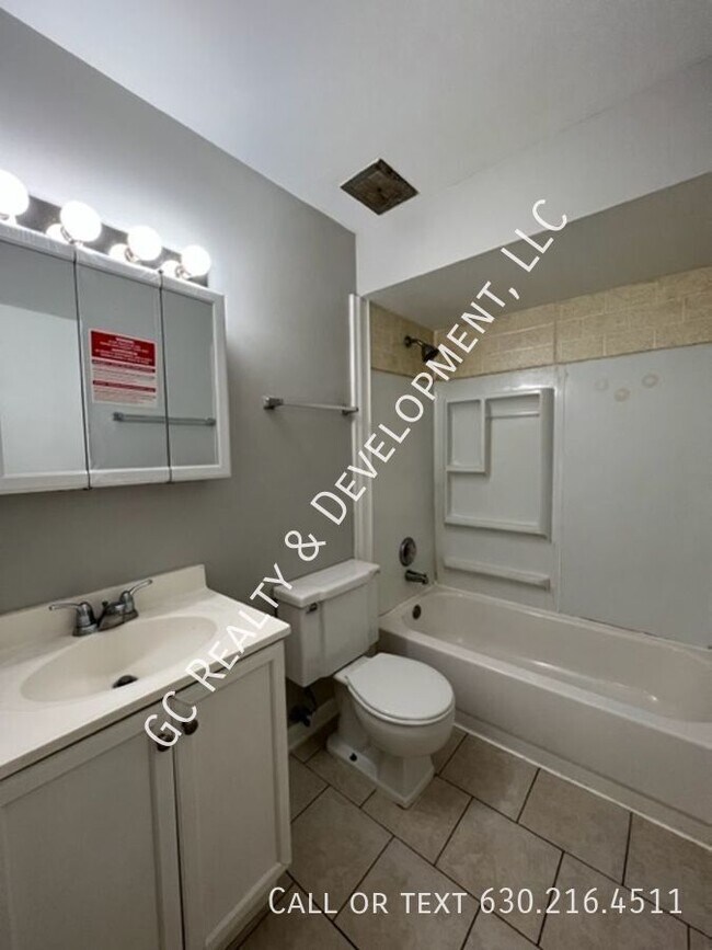 Building Photo - 263 Uteg St