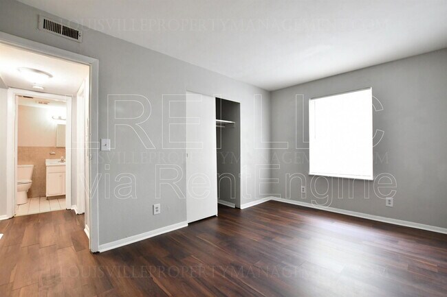 Building Photo - 214 E 13th St