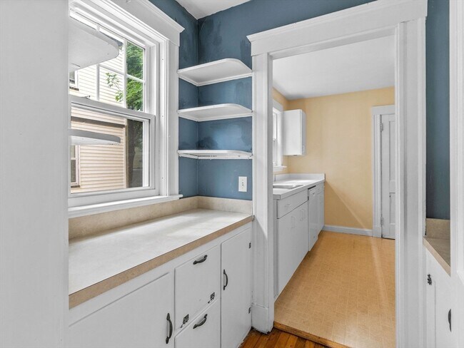 Building Photo - 137 Williams St
