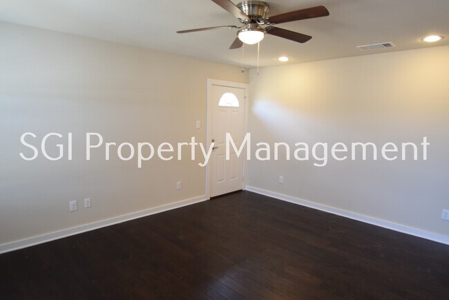 Building Photo - 523 Wood Dr