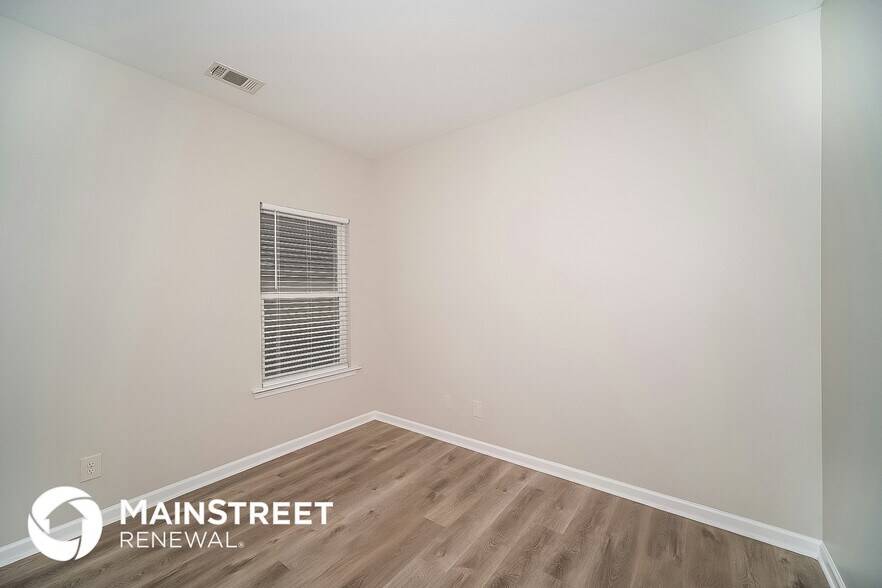 Building Photo - 5263 Promenade Dr