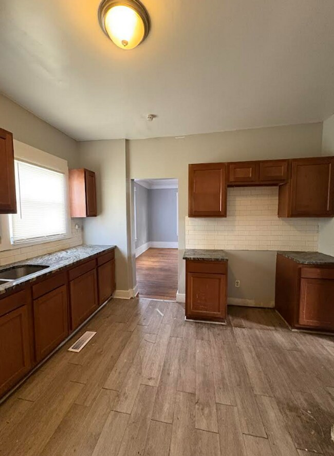 Building Photo - 81 Woodland St