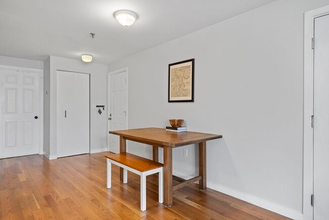 Building Photo - 126 Tudor St