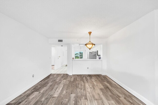 Building Photo - 9580 Weldon Cir