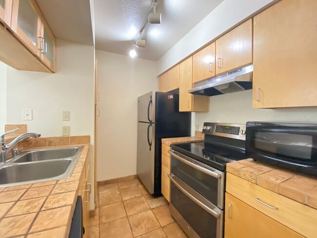 Building Photo - Beautiful Condo at The Reserve