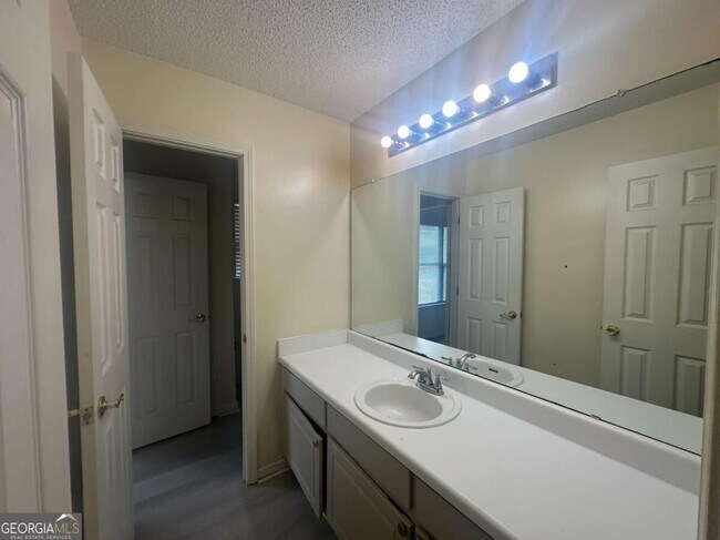 Building Photo - 839 Tramore Dr
