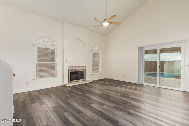 Building Photo - 2901 E Woodland Dr