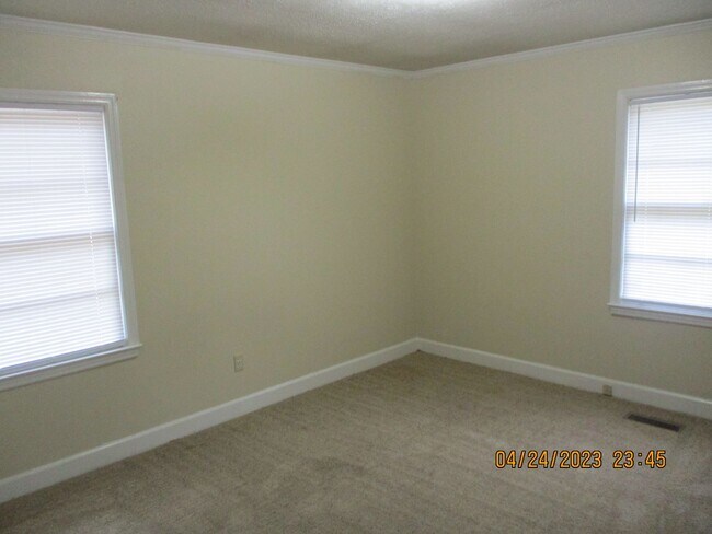 Building Photo - Eleventh Ave., 810