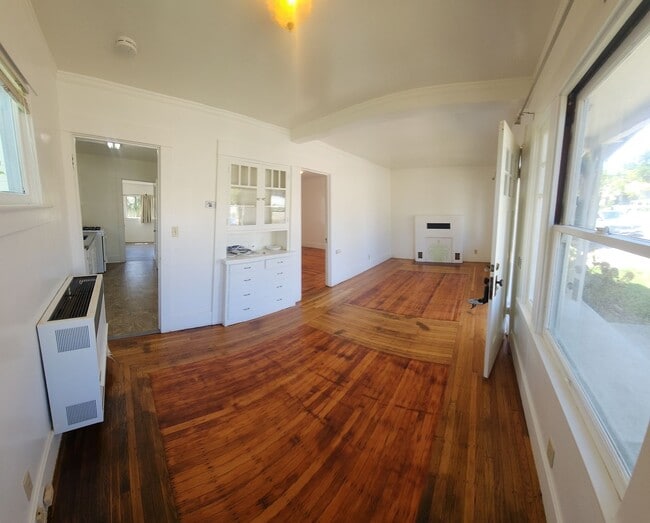 Building Photo - Cute standalone Bungalow in SLO! Off of Gr...