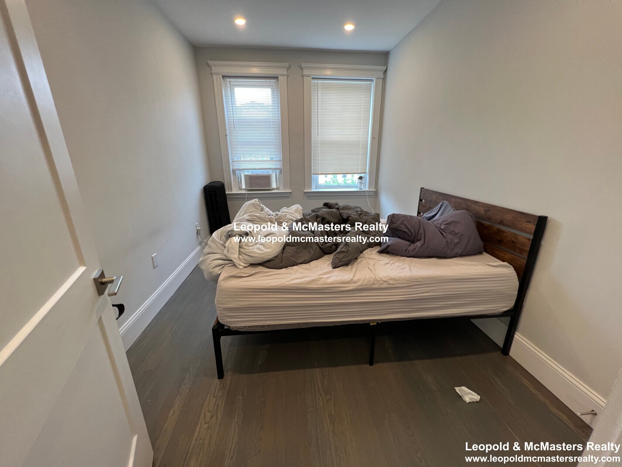 Building Photo - 112 Queensberry St