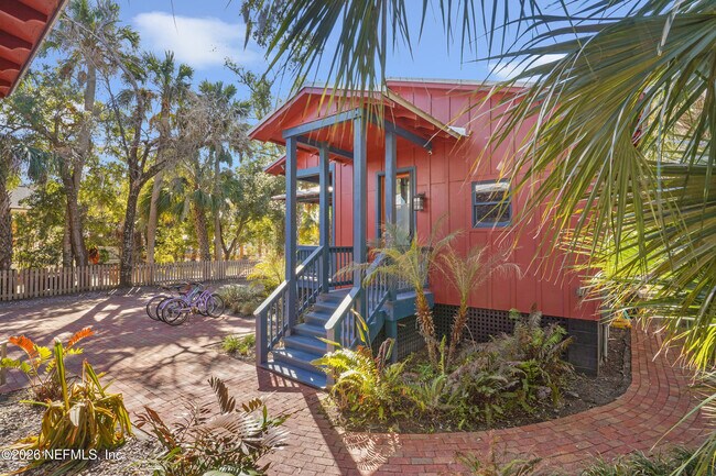 Building Photo - 290 St George St