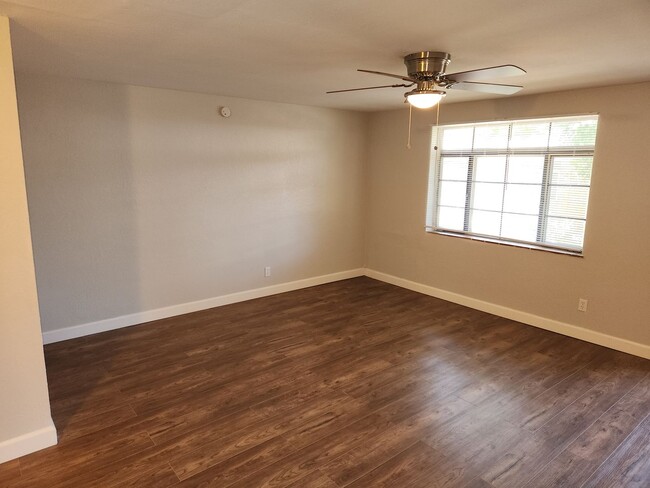 Building Photo - Near Patty Jewett Golf Course!