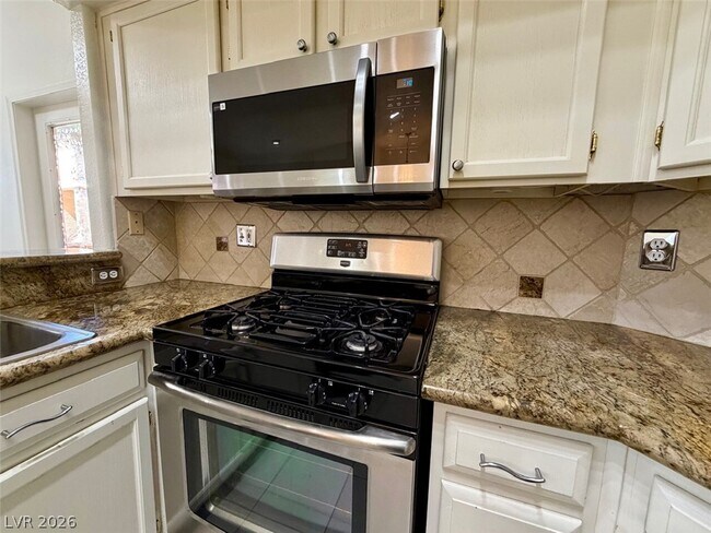 Building Photo - 900 Heavenly Hill Ct