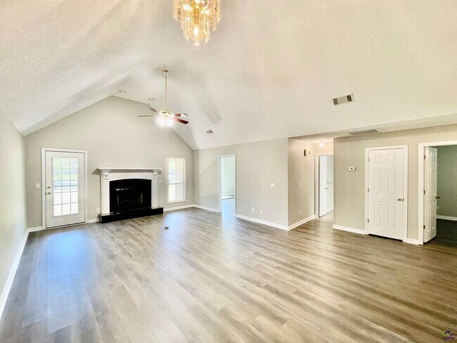 Building Photo - 213 Bayside Dr