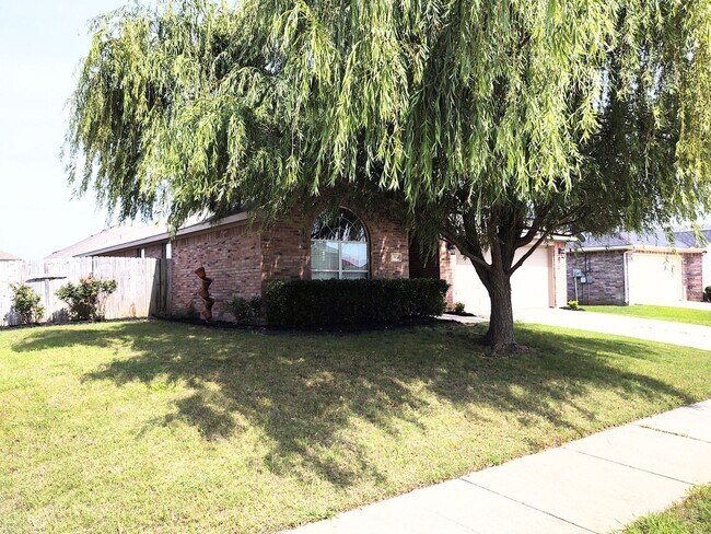 Building Photo - 4 Bed / 2 Bath House in secluded neighborhood with a park and walking trail