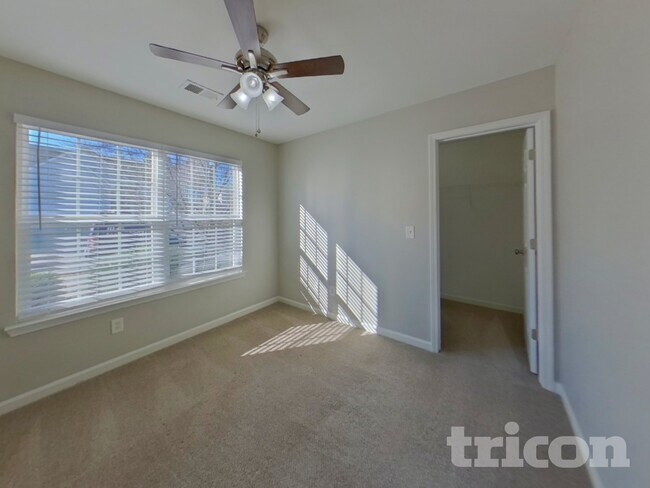 Building Photo - 420 Hedge Grove Ln