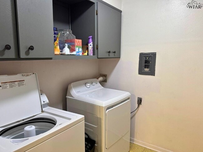 Building Photo - 405 Vaughn St