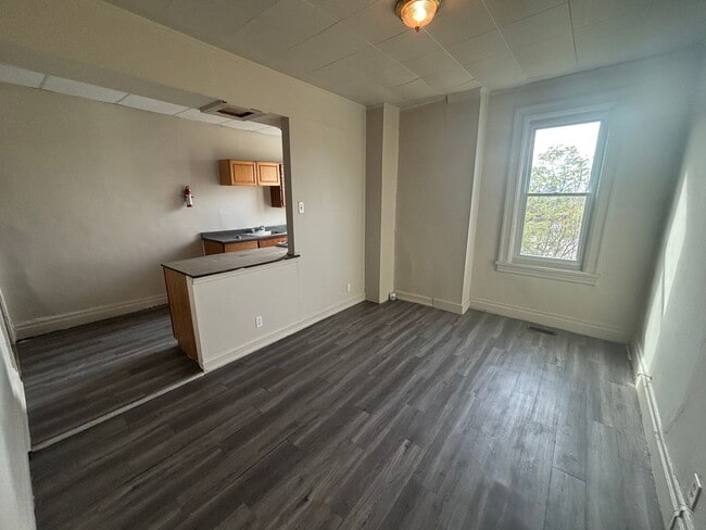 Building Photo - Updated flooring, finished basement, and great outdoor space in a walkable Swissvale location