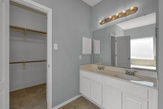 Building Photo - 30327 Deleon Fields Dr