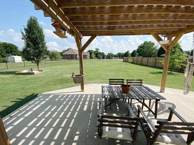 Building Photo - 1144 Oak Way Dr