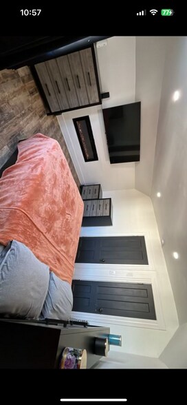 Master Bedroom - 10 Rowe St
