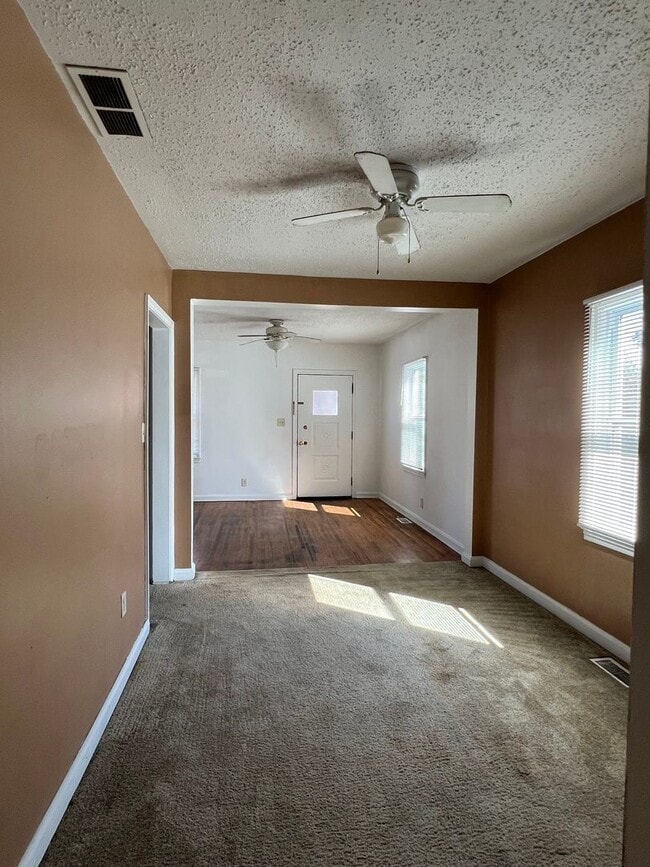 Building Photo - Don't Miss Out!