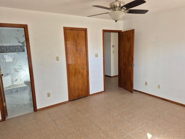 Building Photo - 3 Bedroom 2 Bath