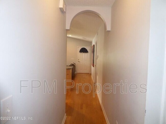 Building Photo - 625 S 11th St