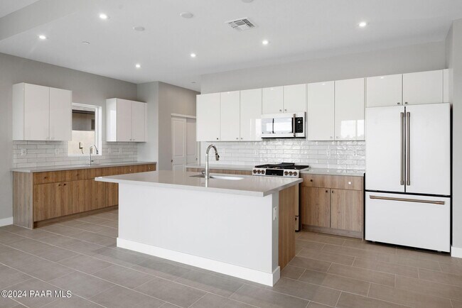 Building Photo - 1330 Rockwood Dr