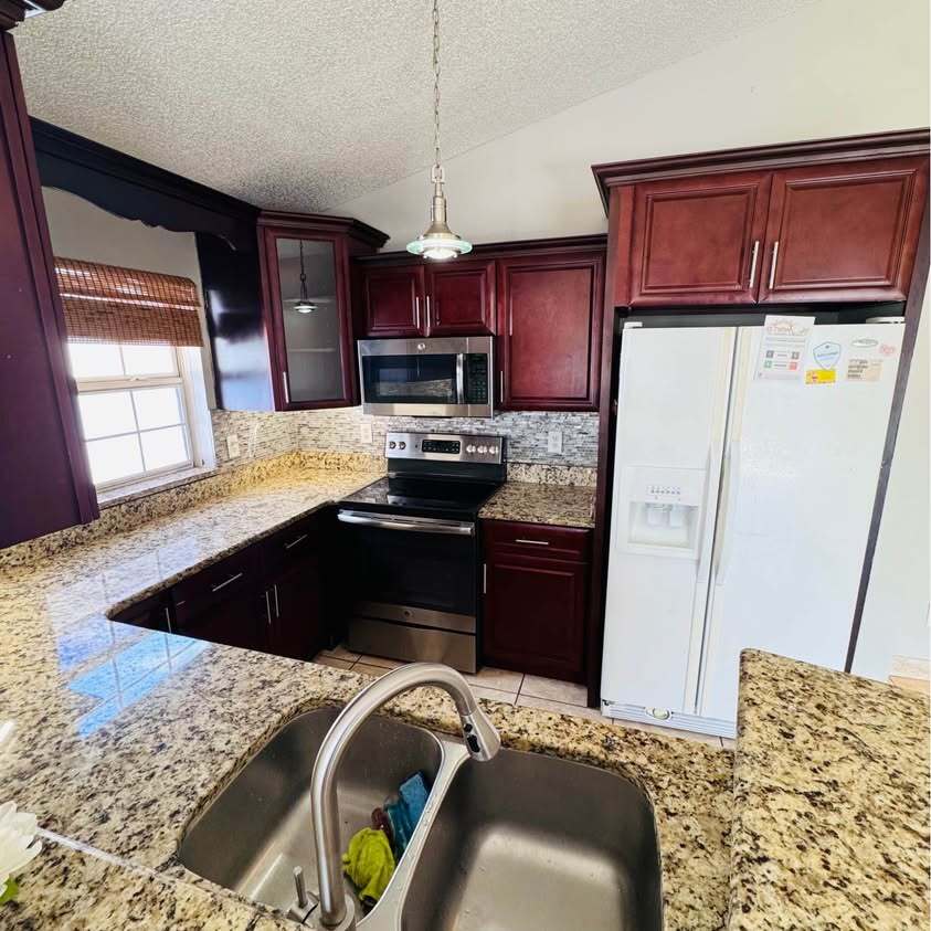 Building Photo - 9355 Dearmont Ave