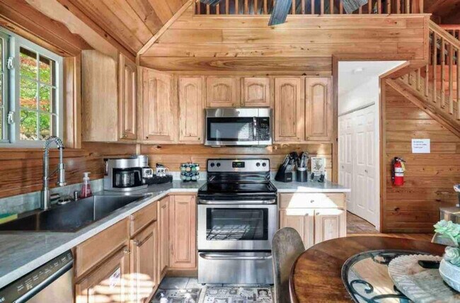 Building Photo - 801 Crystal Br Wy