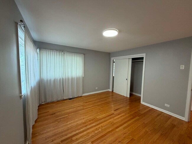 Building Photo - 9243 Lynwood Dr