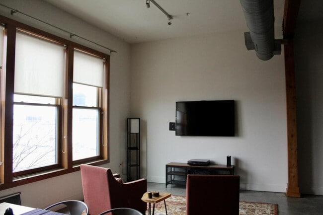 Building Photo - 2502 Live Oak St