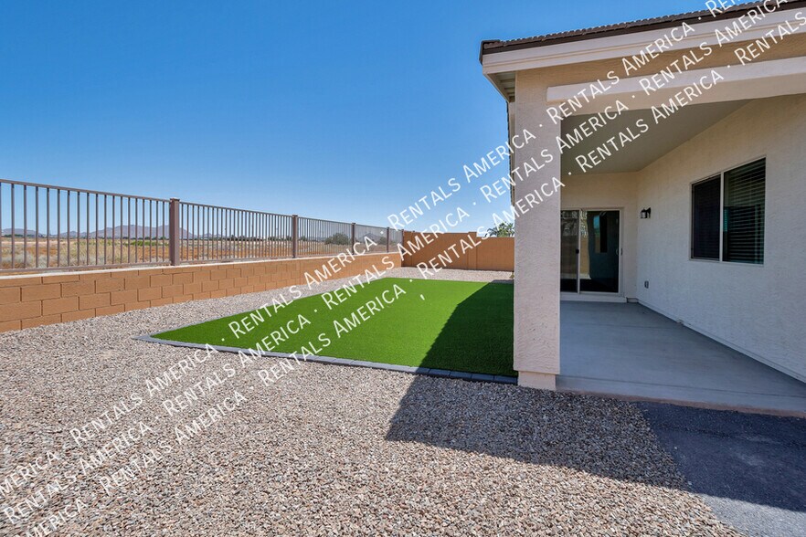 Building Photo - 614 E Diamond Dr