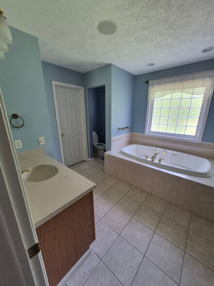 Building Photo - 7224 Moss Creek Cir