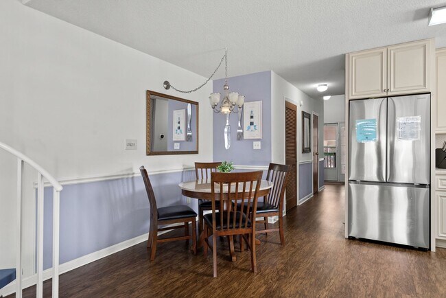 Building Photo - Seasonal Rental Available 9/10/25-3/31/26