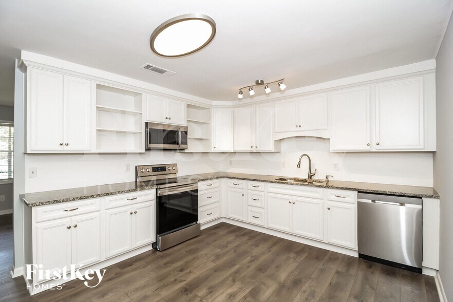 Building Photo - 76 Hunters Cir