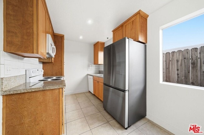 Building Photo - 6616 Sylmar Ave