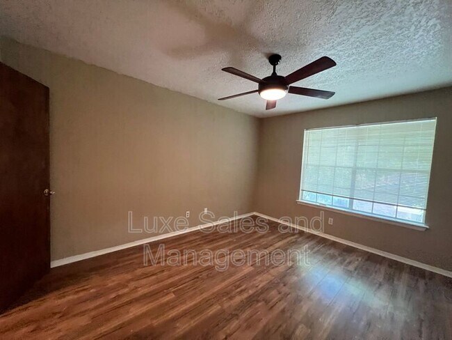 Building Photo - 3200 W Britton Rd