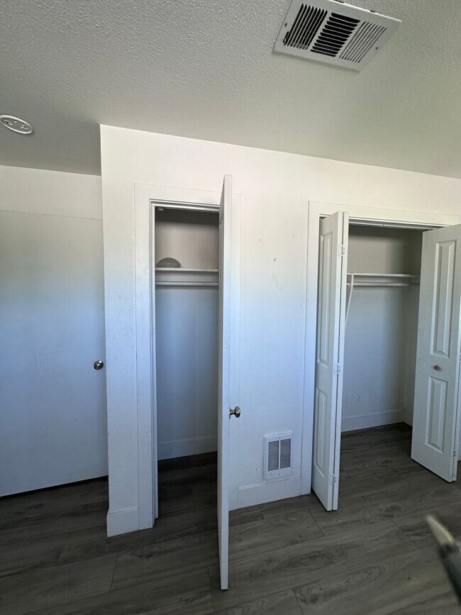Building Photo - Upstairs Apartment