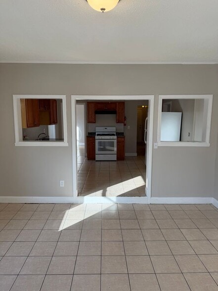 Building Photo - 171 Capen St