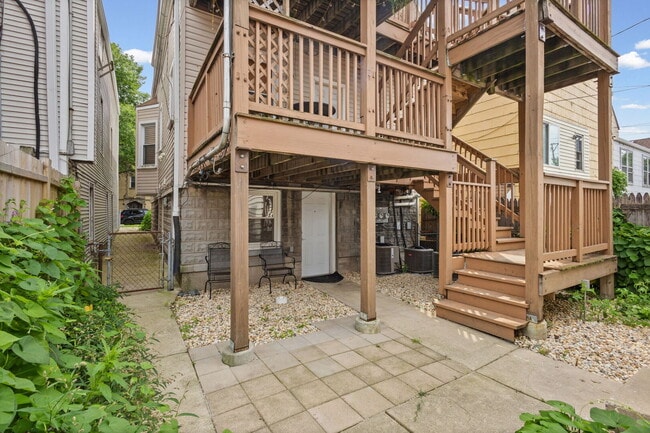 Building Photo - 2710 W Fletcher St