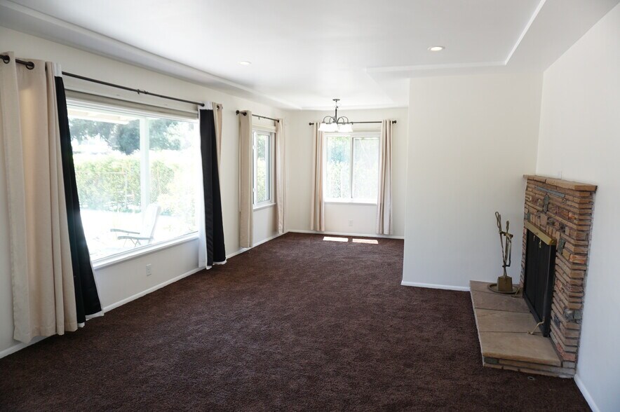 Building Photo - 10333 Jordan Ave