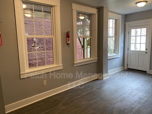 Building Photo - 208 W Vine St